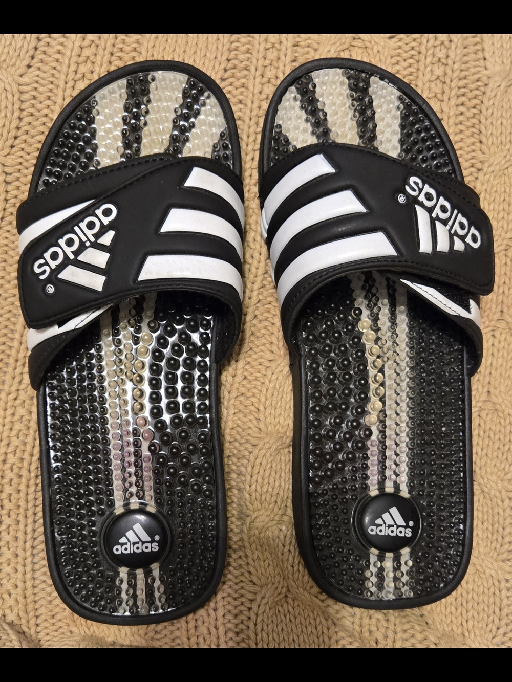 adidas Black and White Adissage Slide Sandals Size 8. Vintage